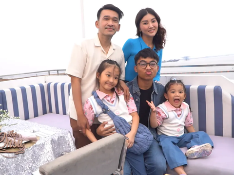 Kejutan Ruben Onsu untuk Sarwendah di Momen Wedding Anniversary ke-10, Romantis Banget!