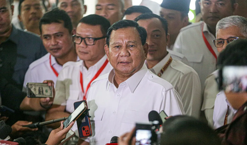 <br>Bakal Calon Presiden Prabowo Subianto menanggapi soal anggapan dinasti politik yang dibentuk Joko Widodo.<br>