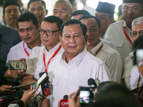 Gibran Masih Ber-KTA PDIP, Prabowo Segera Temui Megawati