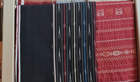 Variety of motifs in Tobatenun Woven Fabric