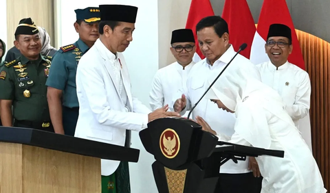 Jokowi, Gibran, dan Anwar Usman Dilaporkan ke MK<br>