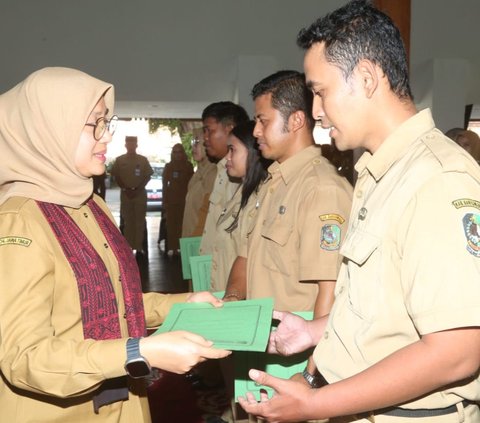 460 Guru dan Nakes Banyuwangi Terima SK Jabatan Fungsional