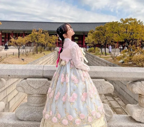 Potret Cantik Fuji Pakai Hanbok di Korea Selatan, Vibes ala Drakor Kerajaan - Disebut Putri Mahkota