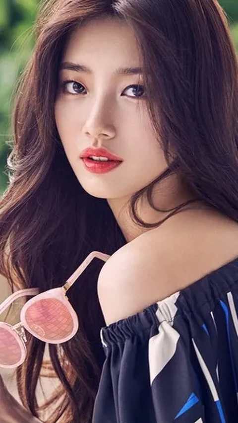 Bae Suzy, dengan kekayaan bersih mencapai USD 30 juta pada 2023, membuktikan bahwa ia bukan hanya seorang idol K-pop atau aktris berbakat, tetapi juga seorang pebisnis yang cerdas. 