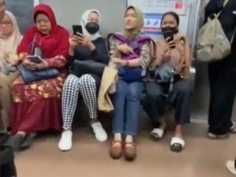 Viral Dua Wanita Debat di KRL Sampai Mau Diturunin Petugas, Begini Cerita Sebenarnya