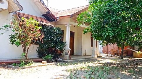 Rumah mewah Abiem Ngesti, yang dulu jadi kebanggaan, sekarang hanya jadi kandang ayam dan Terbengkalai