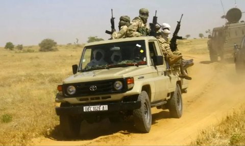Kenapa Toyota Hilux Moncer Sebagai Kendaraan Perang?