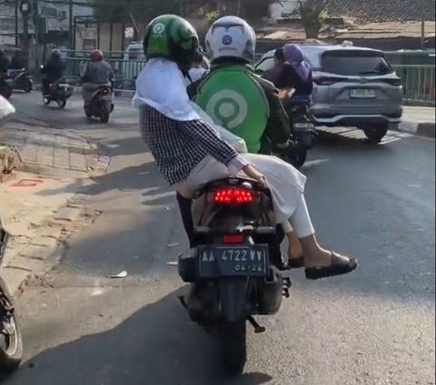 Aksi Penumpang Ojol Wanita Duduk Tak Biasa Ini Curi Perhatian, Netizen 'Mbaknya Mungkin Kidal'