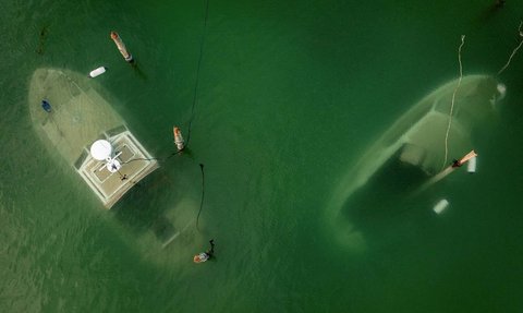 FOTO: Porak-poranda Pelabuhan Denmark Dihantam Amukan Badai, Kapal-Kapal Tenggelam dan Tersapu ke Daratan