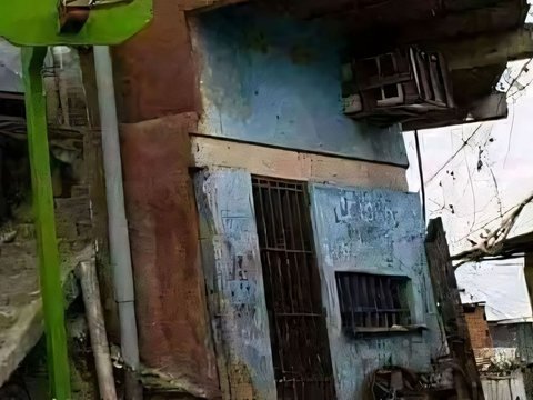 Viral! Rumah Super Sempit 3 Meter Menjorok ke Jalan Gang Ini Bikin Melongo: Kayak Kandang Burung Dara Tapi Ada AC-nya