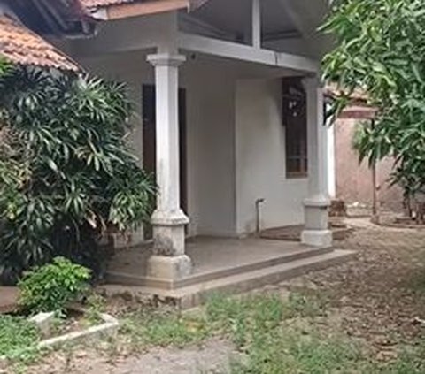 7 Potret Rumah Mendiang Abiem Ngesti, Penyanyi Dangdut yang Ngetop Tahun 90-an, Tak Terawat dan Banyak Ayam Berkeliaran