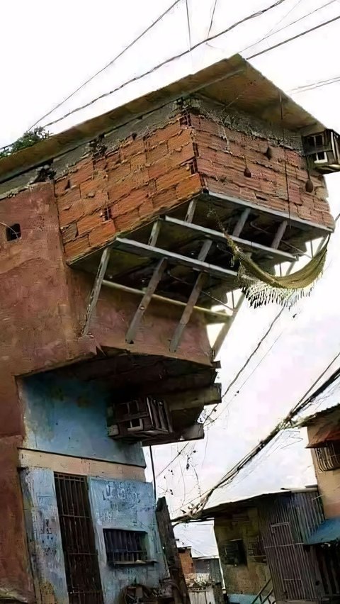Rumah Sempit Cuma 3 Meter Mirip Rumah Burung Merpati  Ini Bikin Netizen Was-was