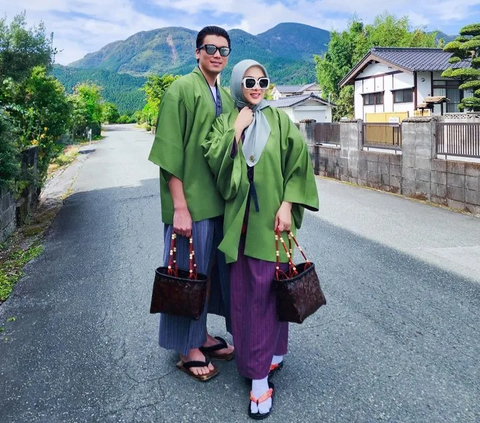 9 Potret Cantik Syahrini Tampil Kenakan Busana Tradisional Jepang, Romantis Bareng Reino Barack