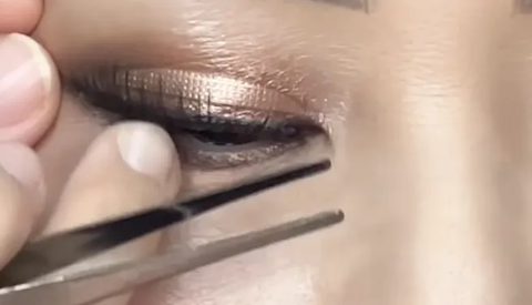 Use the Second Thin and Round Eyelashes.