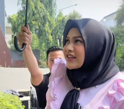 Aurel Hermansyah Dapat Surprise Baby Shower dari Geng Cendol, Begini Ekspresinya