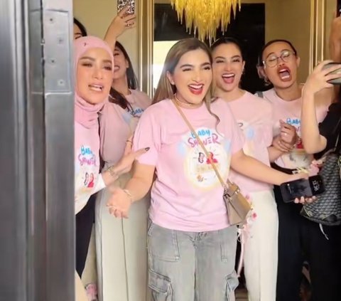 Aurel Hermansyah Dapat Surprise Baby Shower dari Geng Cendol, Begini Ekspresinya