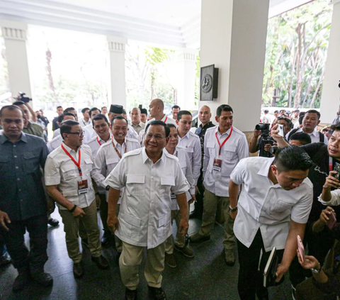 VIDEO: Momen Kocak Wartawan Panik Kena Prank Ditinggal Kabur Prabowo