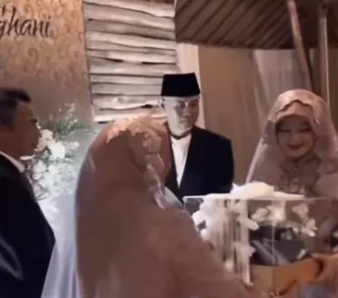 Bukan Main, Netizen Berhasil Temukan Momen Pernikahan Ibu Muda yang Bercerai Karena Mertuanya
