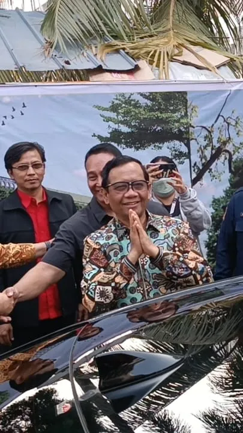 Mahfud MD Temui Jokowi di Istana, Lapor Jadi Cawapres Ganjar?<br>