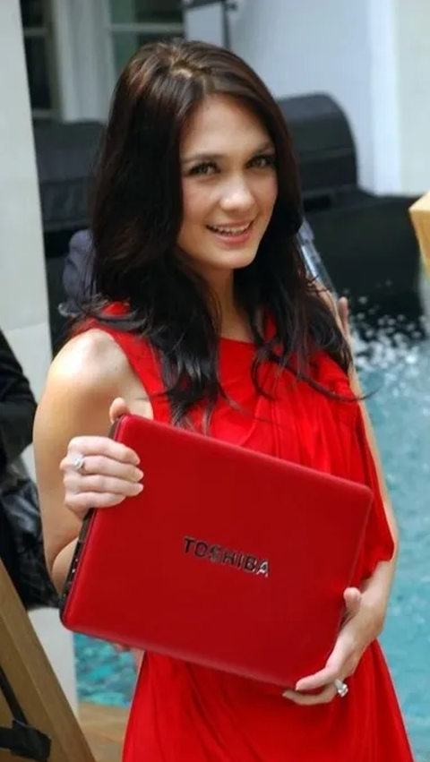 7. Luna Maya