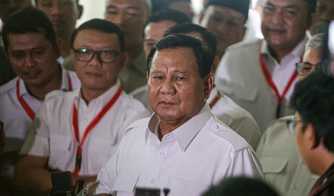 Prabowo mengaku akan mendaftar sebagai pasangan capres-cawapres ke KPU pada 25 Oktober 2023. Prabowo-Gibran akan langsung mendaftar ke KPU dari Kertanegara.<br>