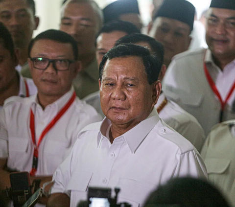 LSI Denny JA: Prabowo Laku di Kalangan Tamatan SD, Ganjar dan Anies Jadi Rebutan Lulusan Pendidikan Tinggi