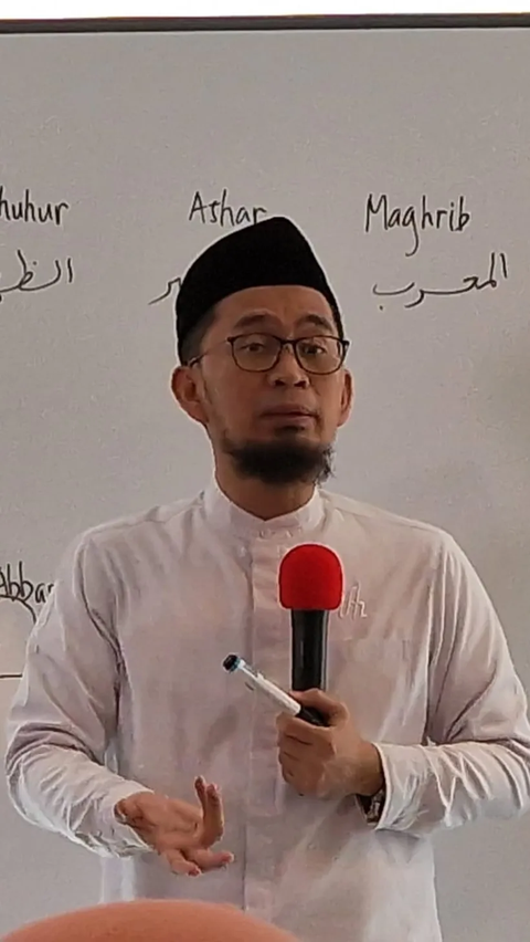 Momen Ustaz Adi Hidayat Setop Ceramah Hormati Ibadah Agama Hindu 'Puja Tri Sandya'