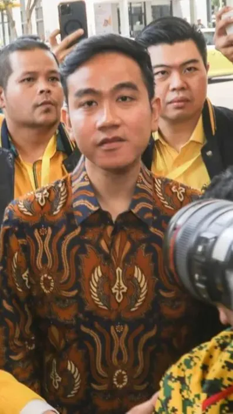 Lewat Surat, Gibran Minta Izin Jokowi Maju Cawapres Prabowo<br>