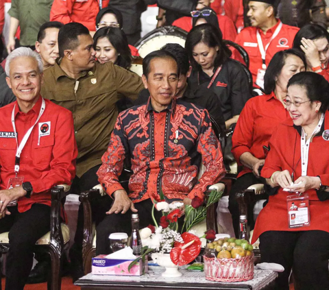 Gandengan Bertiga dengan Ganjar, Cara Megawati Lepaskan Tangan Jokowi Jadi Sorotan