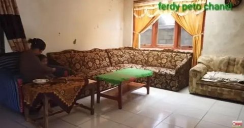 Foto-Foto Rumah Betrand Peto di NTT, Sederhana Ada Makam Kakek Buyutnya