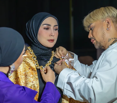 Membangkitkan Industri Fesyen Muslim dari Panggung Catwalk