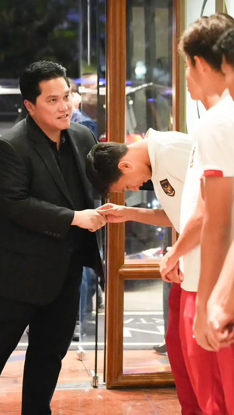 <br><br>Temui Timnas U-17, Erick Thohir Motivasi Pemain<br>