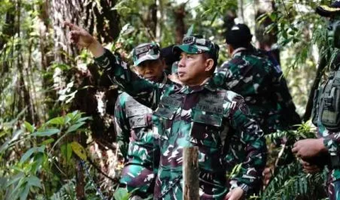 Jabatan terakhir jenderal bintang tiga ini adalah Panglima Komando Daerah Militer III/Siliwangi