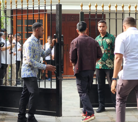 Tiba di Rumah Prabowo, Ketum PSI Kaesang Ikut Antar Kakaknya Gibran Daftar ke KPU