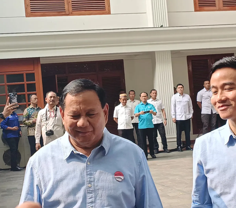 Solid Wearing Blue Clothes for Declaration and to the KPU, Prabowo: Let it be Cool