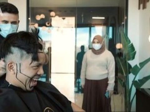 Bikin Ngakak! Penampilan Terbaru Atta Halilintar dengan Rambut Panjang, Sampai Dikira Penyanyi Virzha