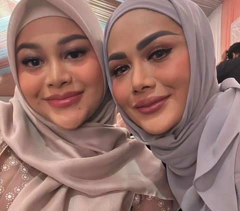 Potret Krisdayanti Bareng Ameena Kompak Berhijab, Nenek dan Cucu Cantiknya 11 12