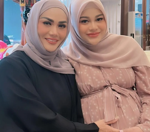 Potret Krisdayanti Bareng Ameena Kompak Berhijab, Nenek dan Cucu Cantiknya 11 12