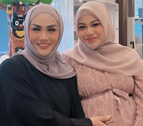 Potret Krisdayanti Bareng Ameena Kompak Berhijab, Nenek dan Cucu Cantiknya 11 12