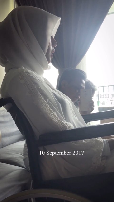 Clara memulai kehidupannya sebagai seorang muslim di akhir tahun 2017, tepatnya pada 10 September. Sebelumnya ia diketahui memeluk agama Kristen sama seperti orang tuanya di Medan. Sejak mualaf Clara tak berani pulang ke rumah.