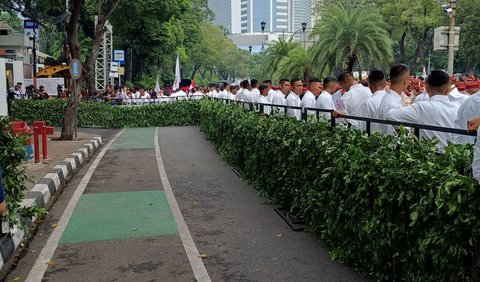 Selain itu ada yang berbeda pada pendaftaran Capres-Cawapres kali ini. Pihak kepolisian menyiapkan jalur khusus bagi pasangan yang akan mendaftar kali ini.<br>