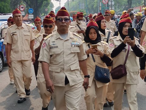 Militansi Pendukung Prabowo-Gibran, Rela Bolos Kerja demi Hadir di Depan KPU