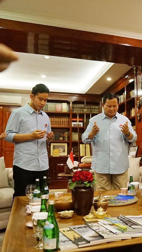 FOTO: Momen Prabowo-Gibran Berdoa Bersama Sebelum Daftar Pilpres ke KPU