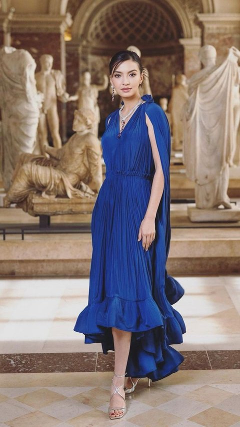 Inspirations of Elegant Flowy Dress ala Raline Shah, Like a Dewi