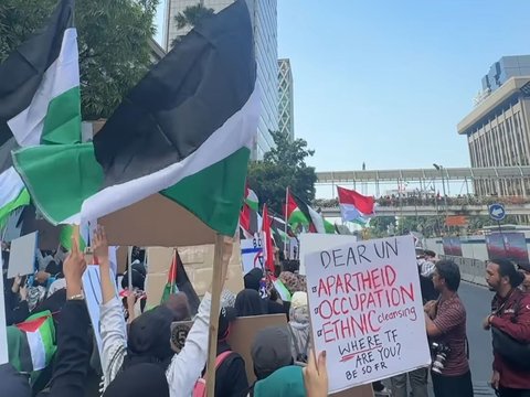 Cantiknya Syifa Hadju saat Ikut Aksi Bela Palestina, Penampilannya Bikin Pangling