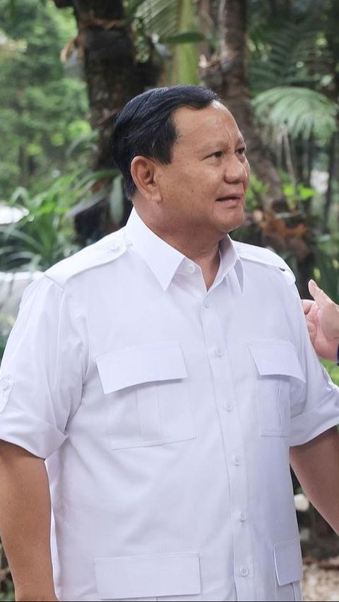 Sementara Prabowo lulusan AKABRI 1974. 