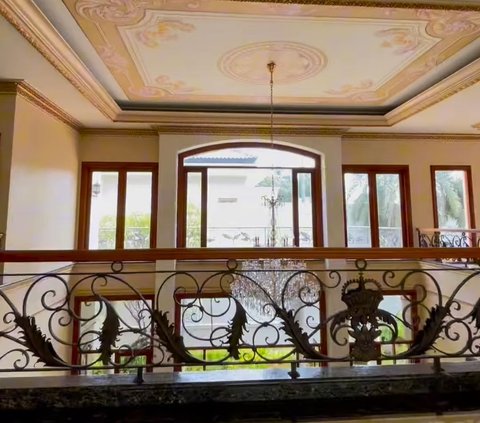 9 Potret Rumah Mewah di Pondok Indah Seharga Rp270 Miliar, Begini Penampakan Interiornya yang Bikin Melongo