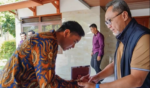 Zulhas mengatakan, Koalisi Indonesia Maju (KIM) tegak lurus mendukung Gibran Rakabuming Raka sebagai calon wakil presiden Prabowo Subianto.