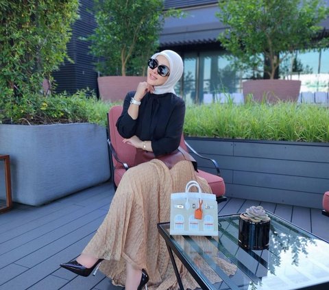Unique Style of Syahrini Wearing a Luxurious Obi Made from Young Cow Leather
