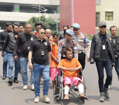 Perburuan perampok 'Kapten' Toto bukan hal yang mudah. Pimpinan komplotan yang kerap beraksi di Jakarta Barat ini ternyata sangat licin dari kejaran aparat.